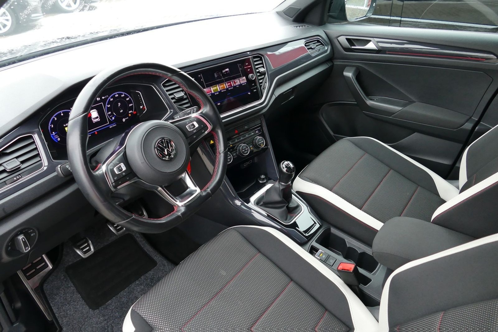 Volkswagen T-Roc 1.5 16V TSI Basis LED Navi Tempomat foto 8