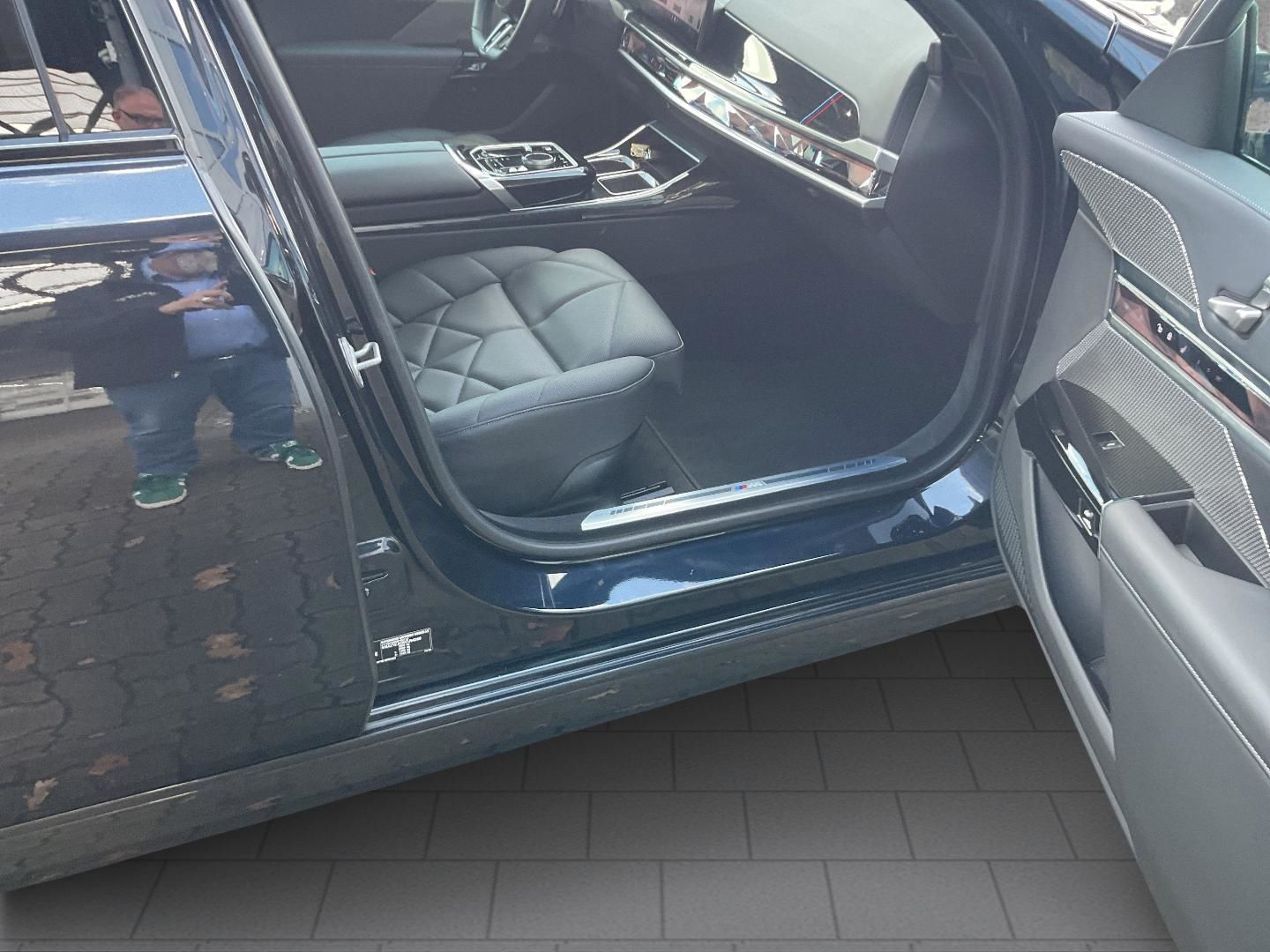 BMW 740 d xDrive M Sport Leasing 999,- brutto o. Anz foto 22