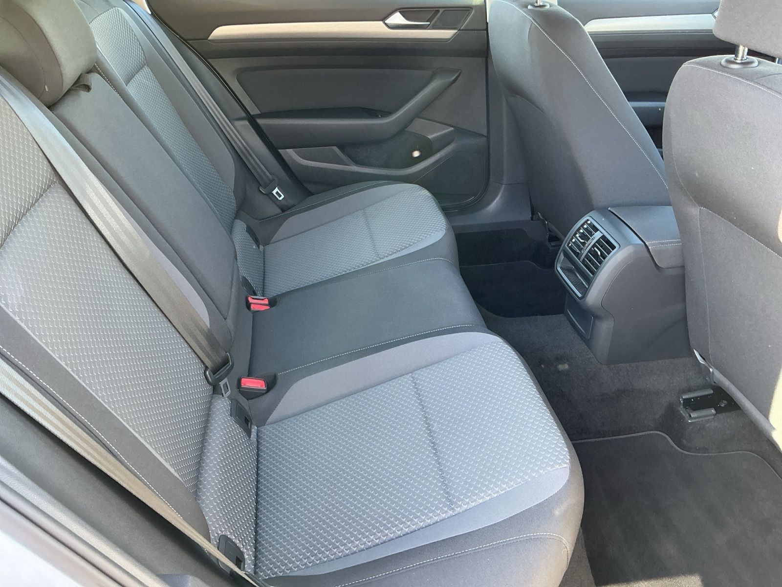 Volkswagen Passat Variant 1.5 TSI DSG LED+NAVI+ACC+SHZ+DAB foto 16