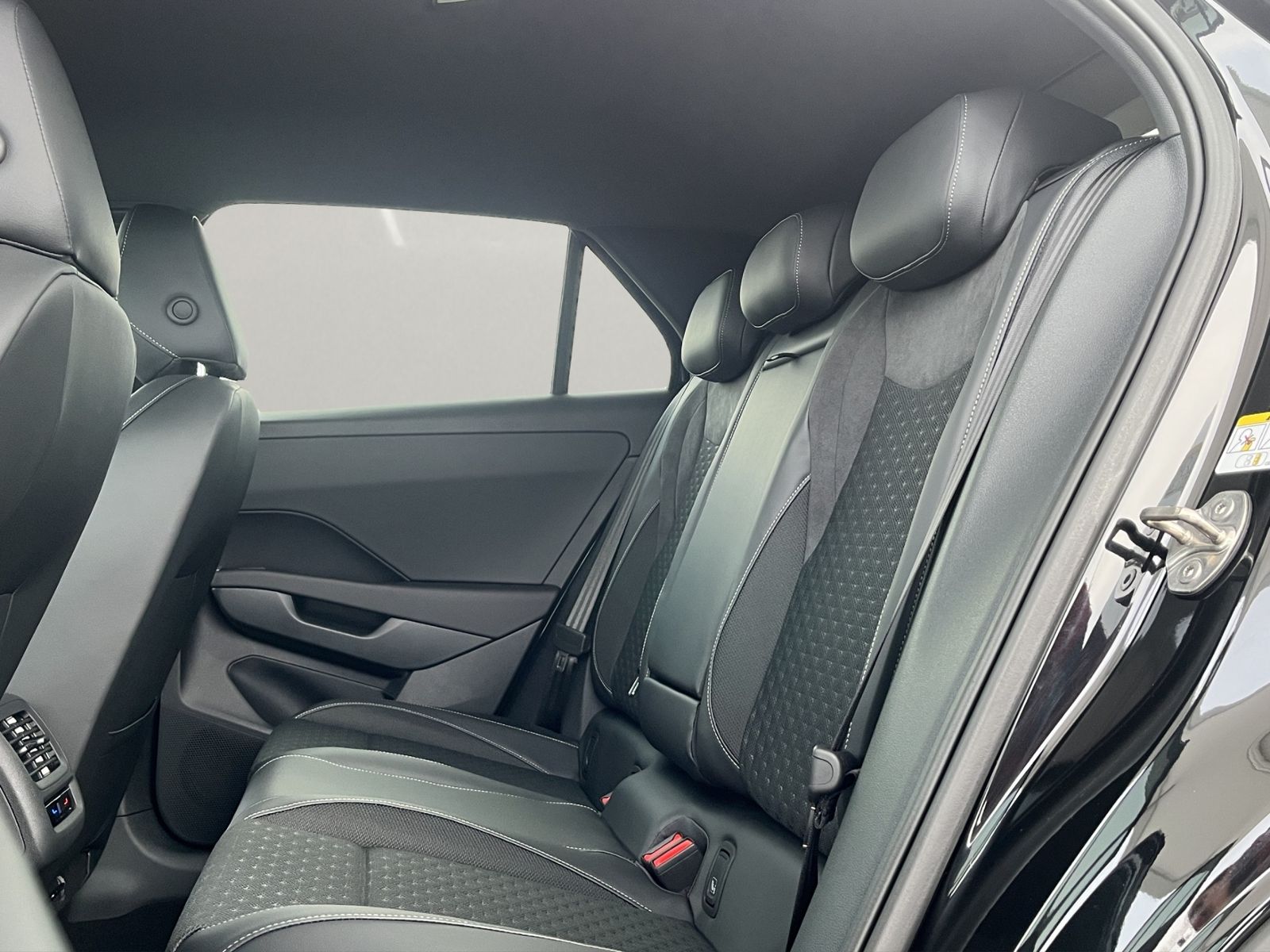 Volkswagen T-Roc  1.5 eTSI OPF, R-Line, DSG foto 10