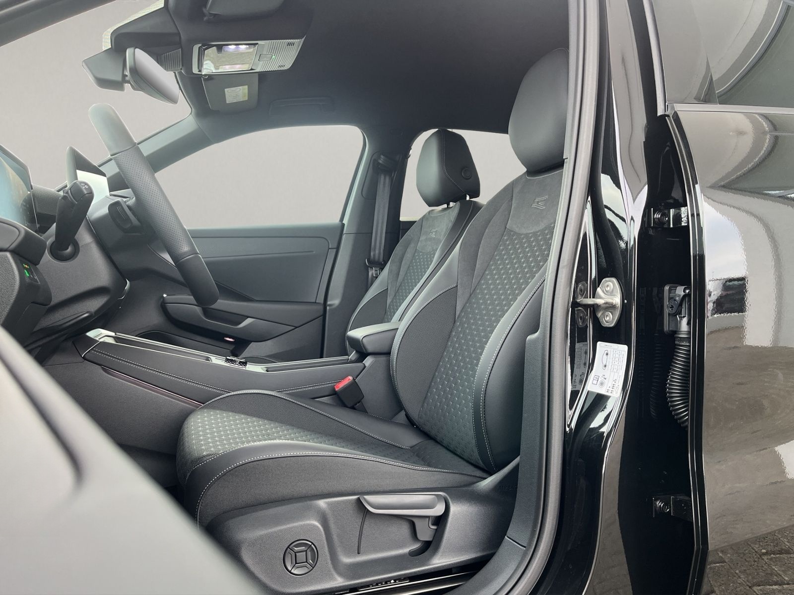 Volkswagen T-Roc  1.5 eTSI OPF, R-Line, DSG foto 11