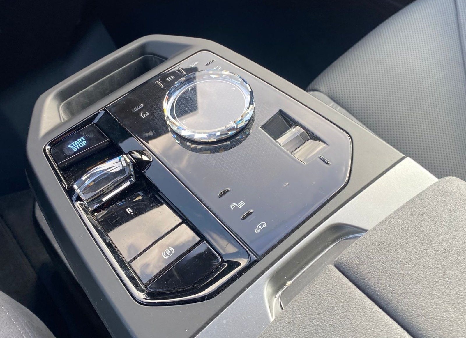 BMW iX M70 Lr. 1.048,- br. o.Anz. 48Mon/5`Km p.A. foto 12