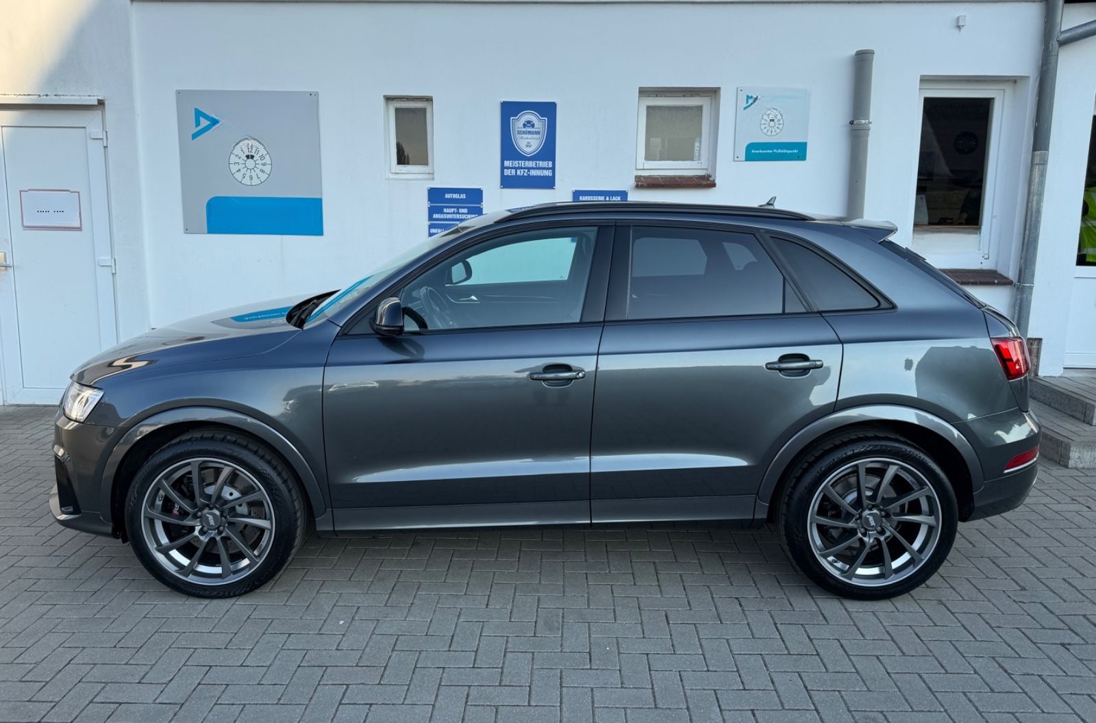 Audi RSQ3 2.5 TFSI quattro foto 2