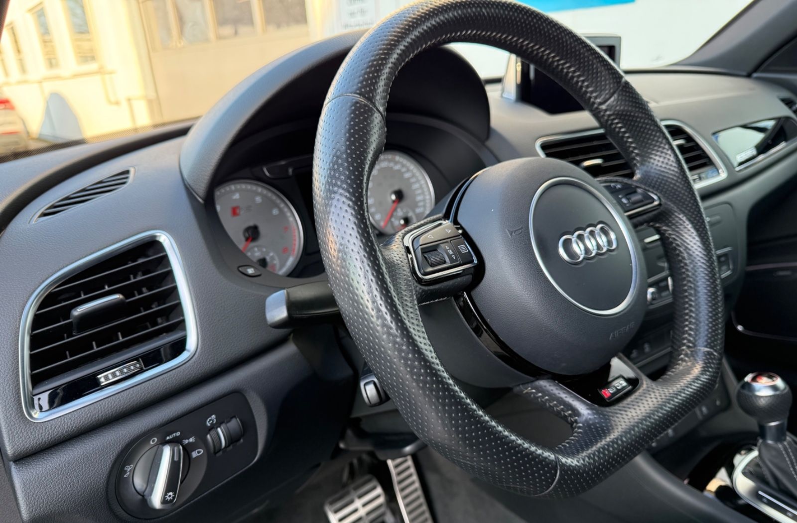 Audi RSQ3 2.5 TFSI quattro foto 12