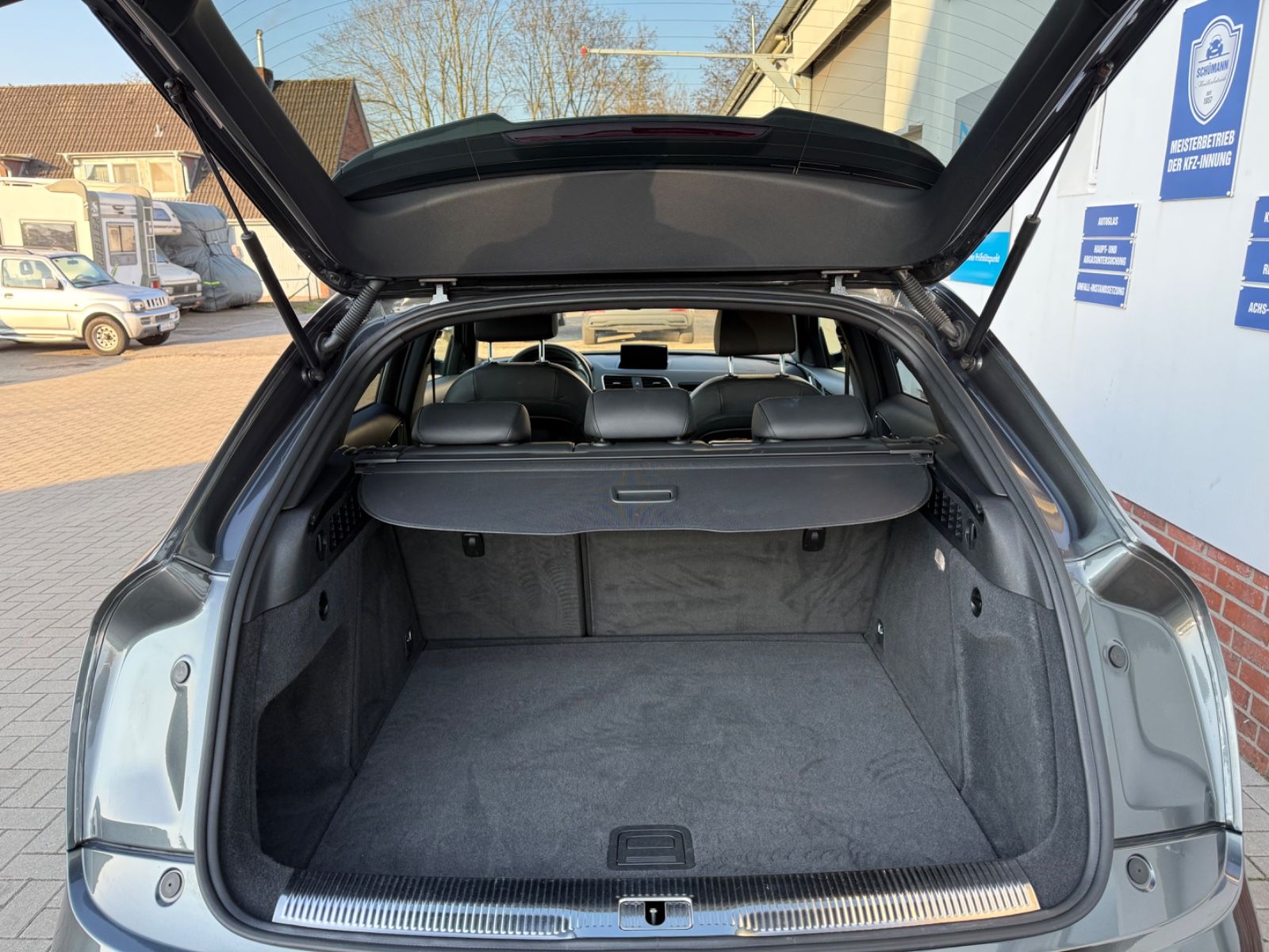 Audi RSQ3 2.5 TFSI quattro foto 18