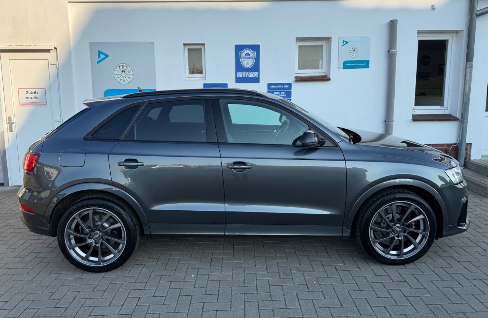 Audi RSQ3 2.5 TFSI quattro foto 5