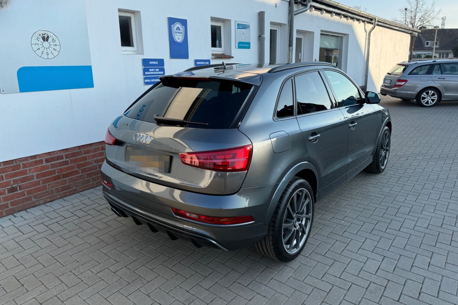 Audi RSQ3 2.5 TFSI quattro foto 6