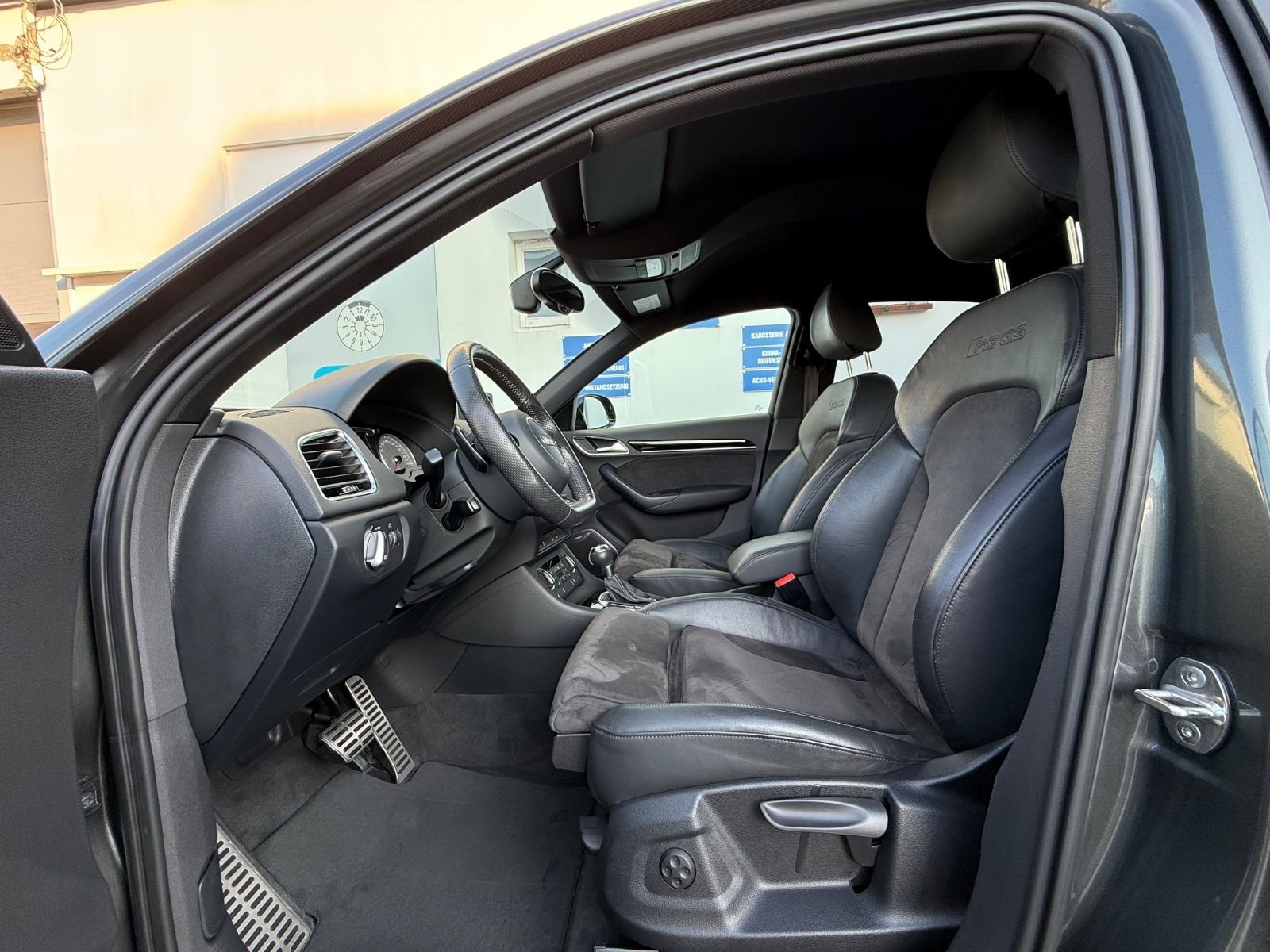 Audi RSQ3 2.5 TFSI quattro foto 9