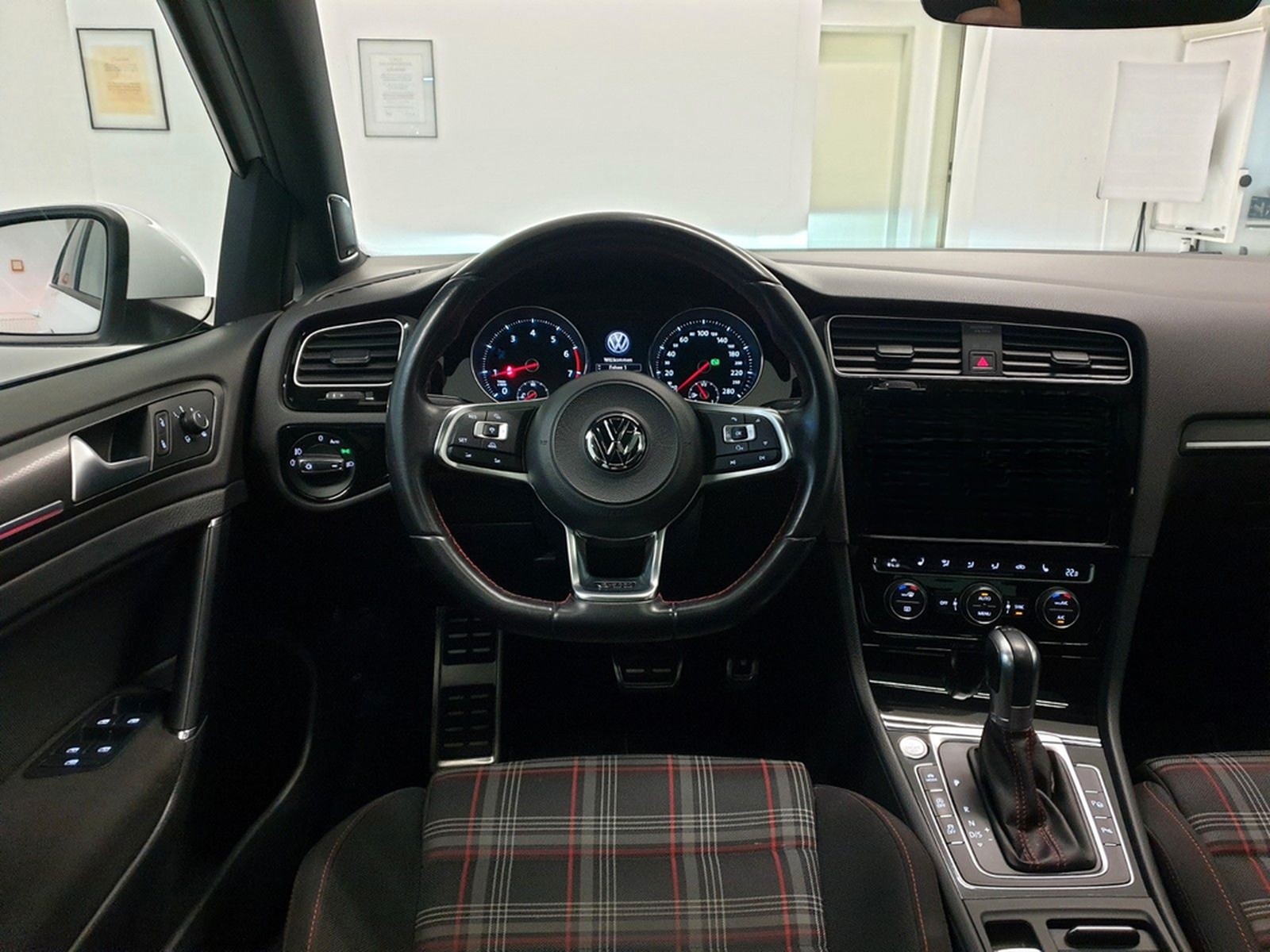 Volkswagen Golf VII GTI DSG 2.Hand NAVI LED K.LESS PANO foto 7