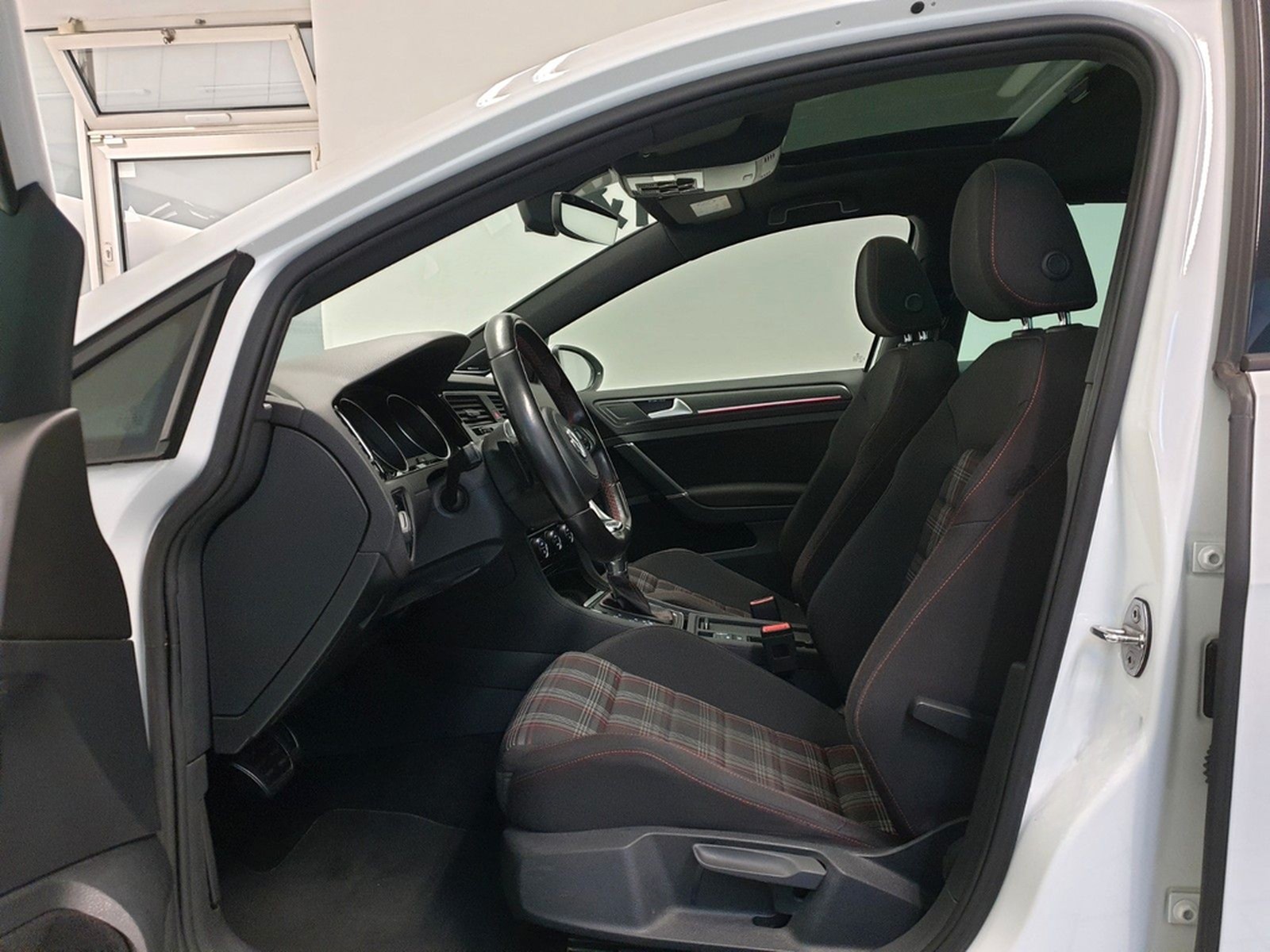 Volkswagen Golf VII GTI DSG 2.Hand NAVI LED K.LESS PANO foto 9
