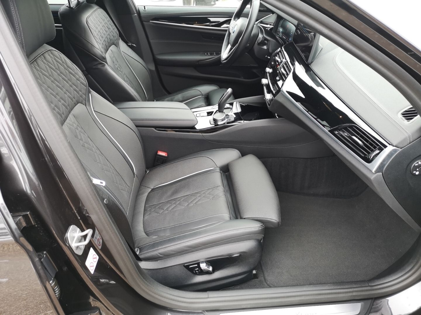 BMW 530 e Touring Luxury Line LASER+LEDER+NAVI+H&K foto 18