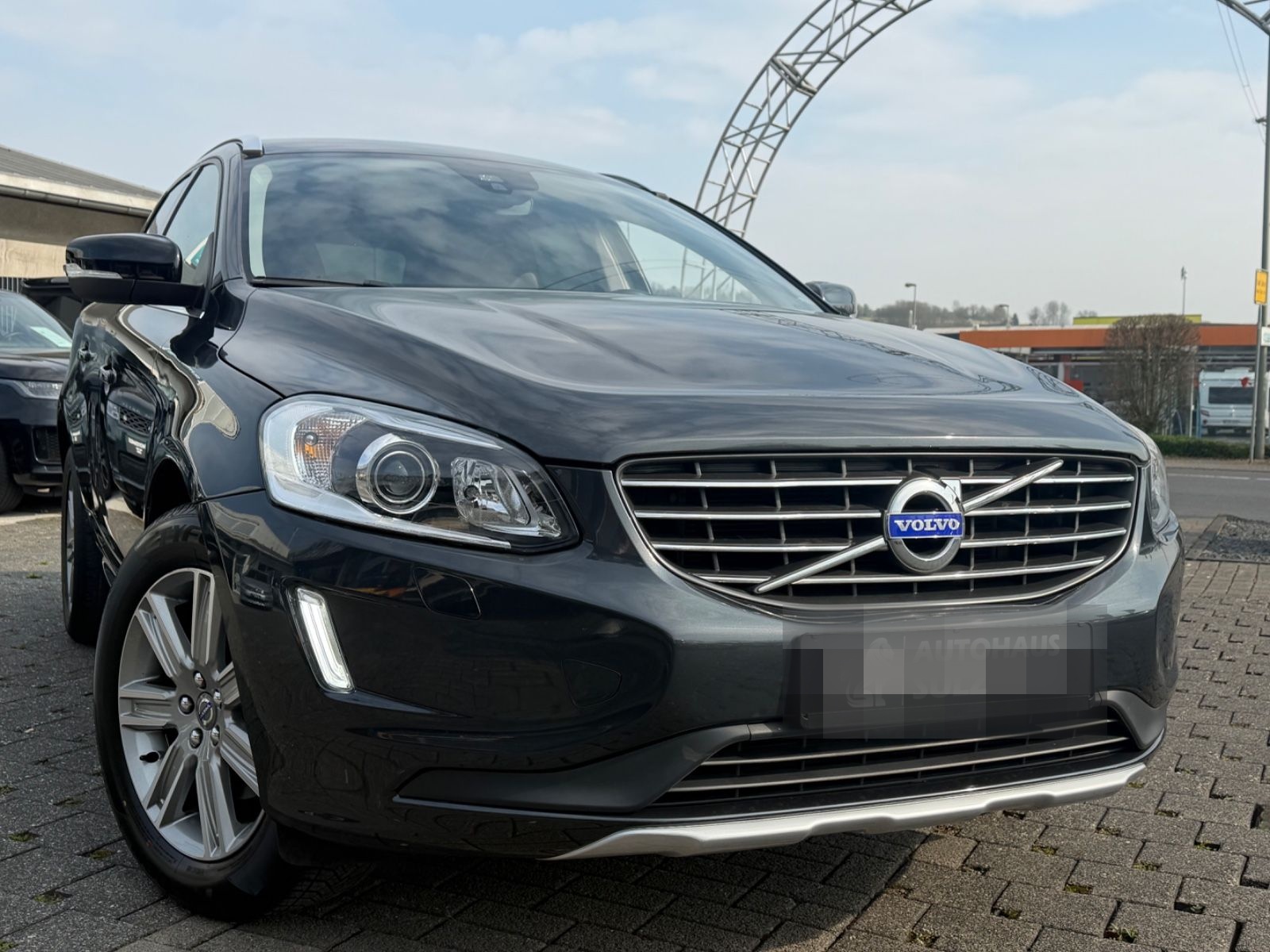 Volvo XC60 D3 Dynamic/Leder/Navi/Xenon/6-Gang foto 2