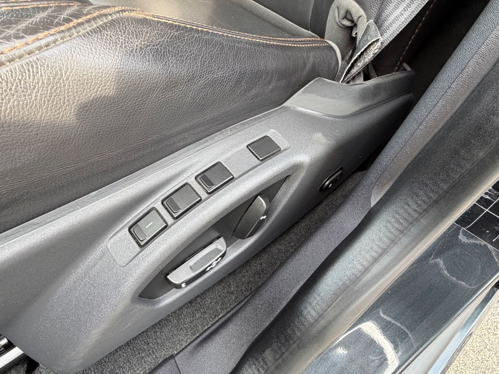 Volvo XC60 D3 Dynamic/Leder/Navi/Xenon/6-Gang foto 14