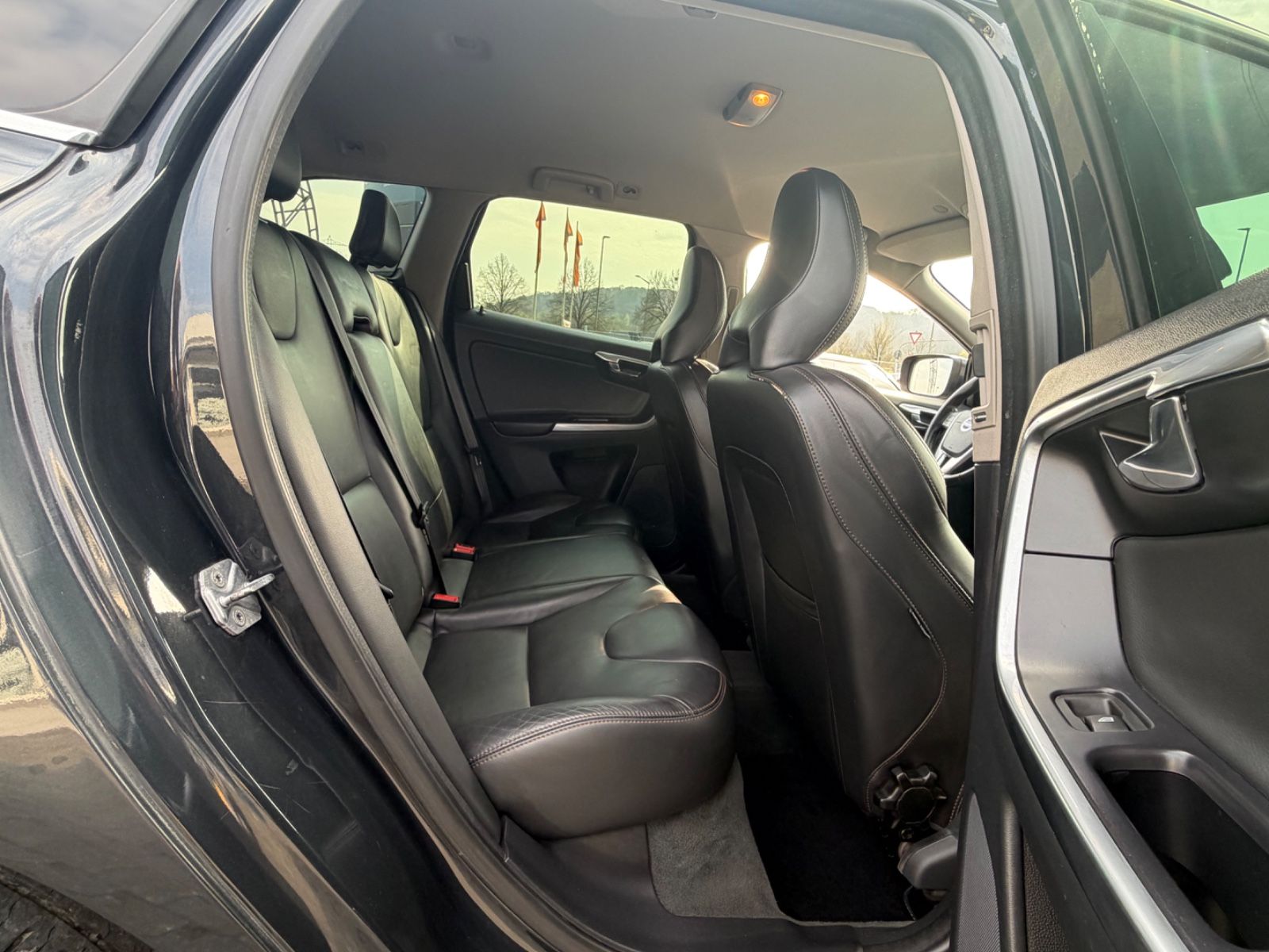 Volvo XC60 D3 Dynamic/Leder/Navi/Xenon/6-Gang foto 21