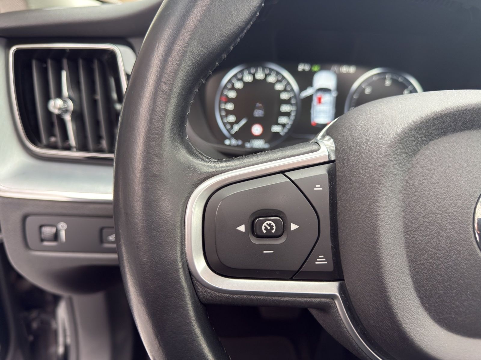 Volvo XC 60 D4 AWD Momentum (EURO 6) foto 22