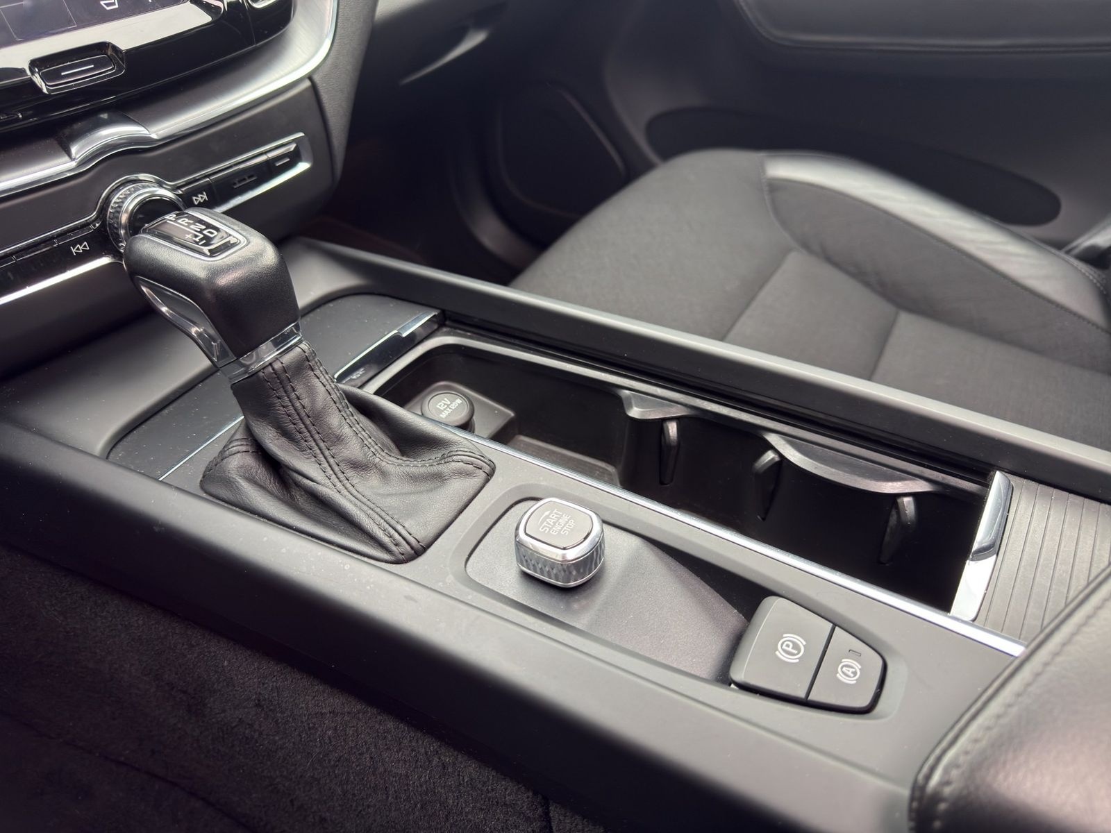 Volvo XC 60 D4 AWD Momentum (EURO 6) foto 24