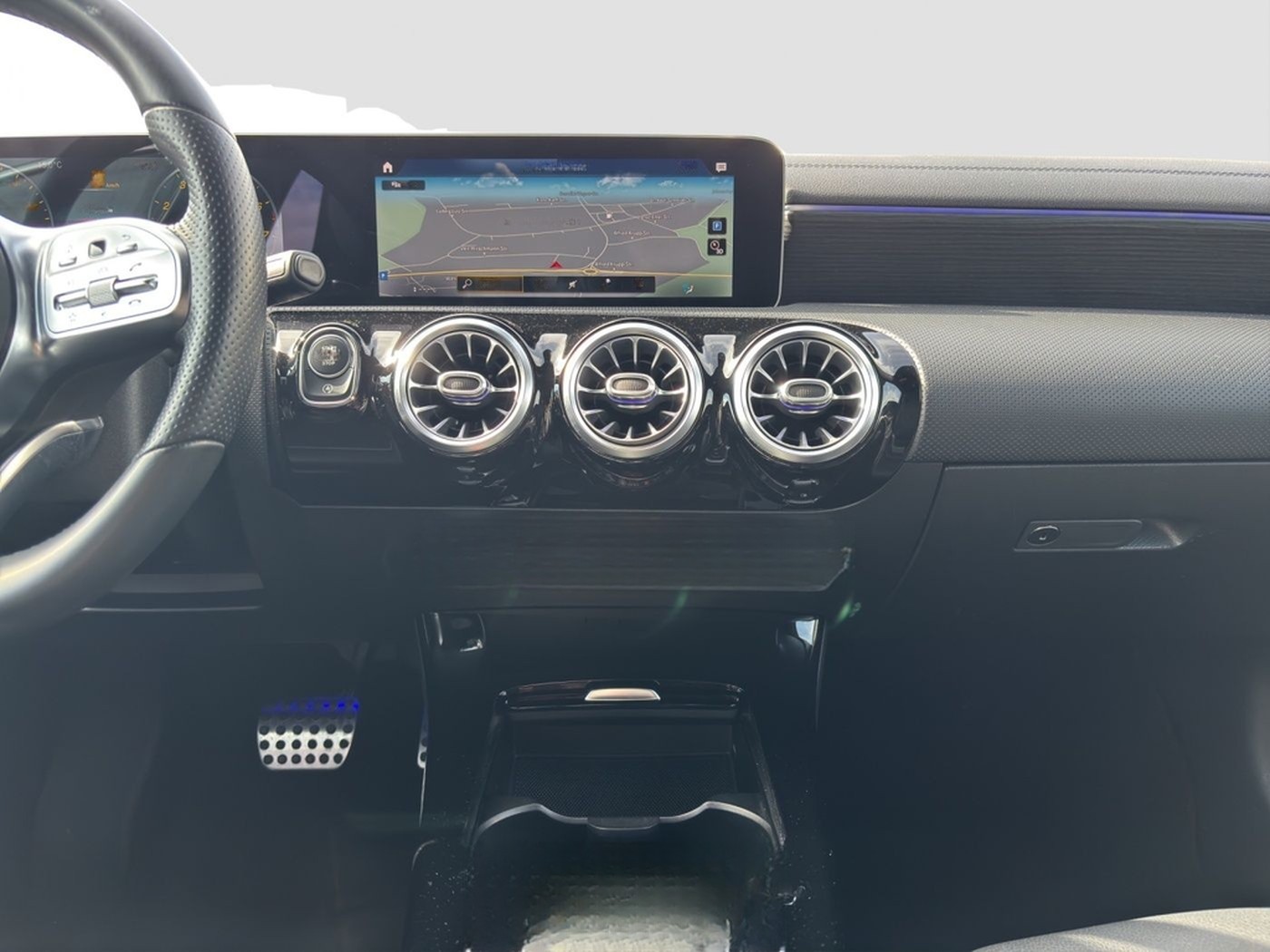 Mercedes-Benz A 200 *AMG-Line*AHK*Multibeam*Burmester*Keyless* foto 13