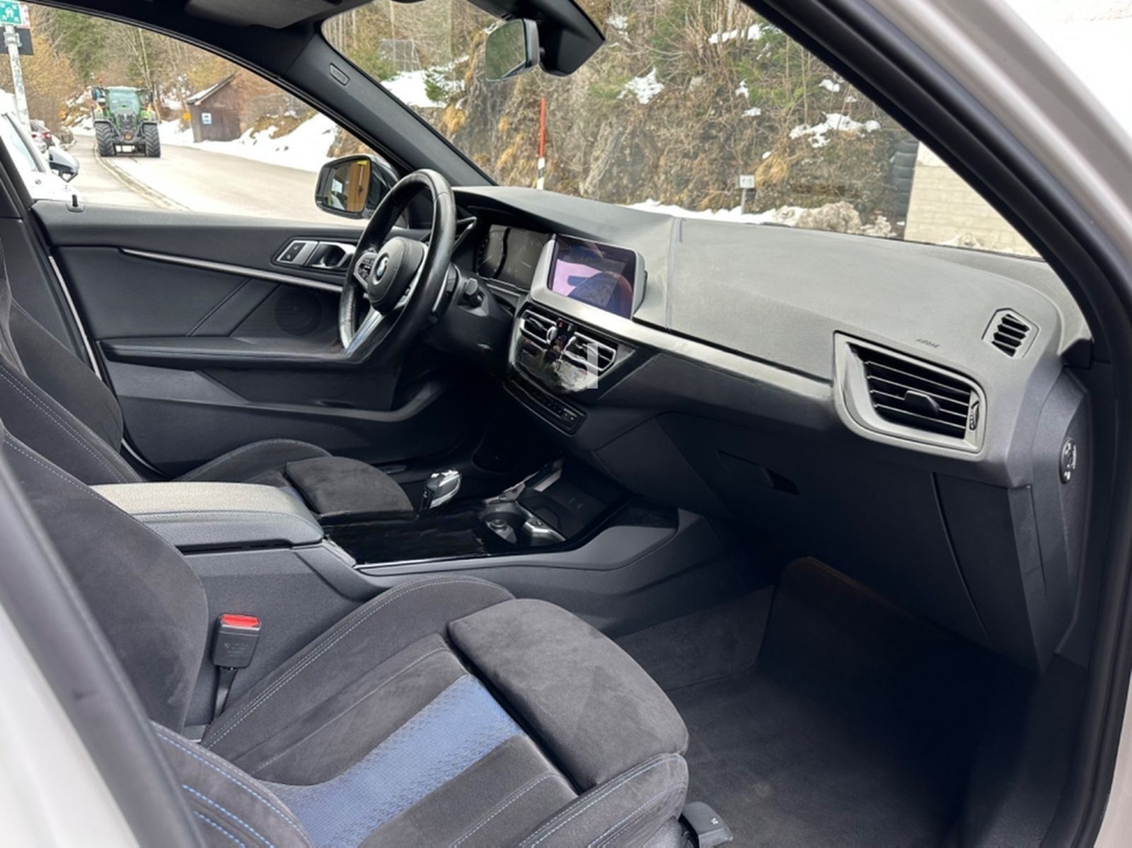 BMW M135 i xDrive Lim Aut Navi Temp LED foto 11