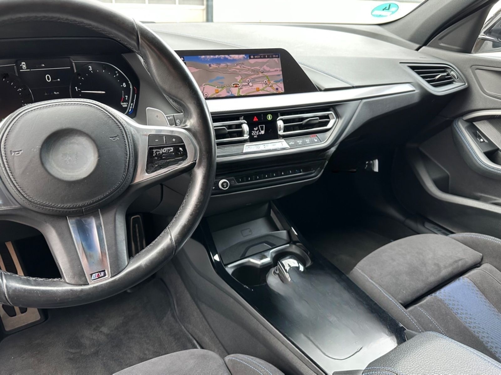 BMW M135 i xDrive Lim Aut Navi Temp LED foto 13