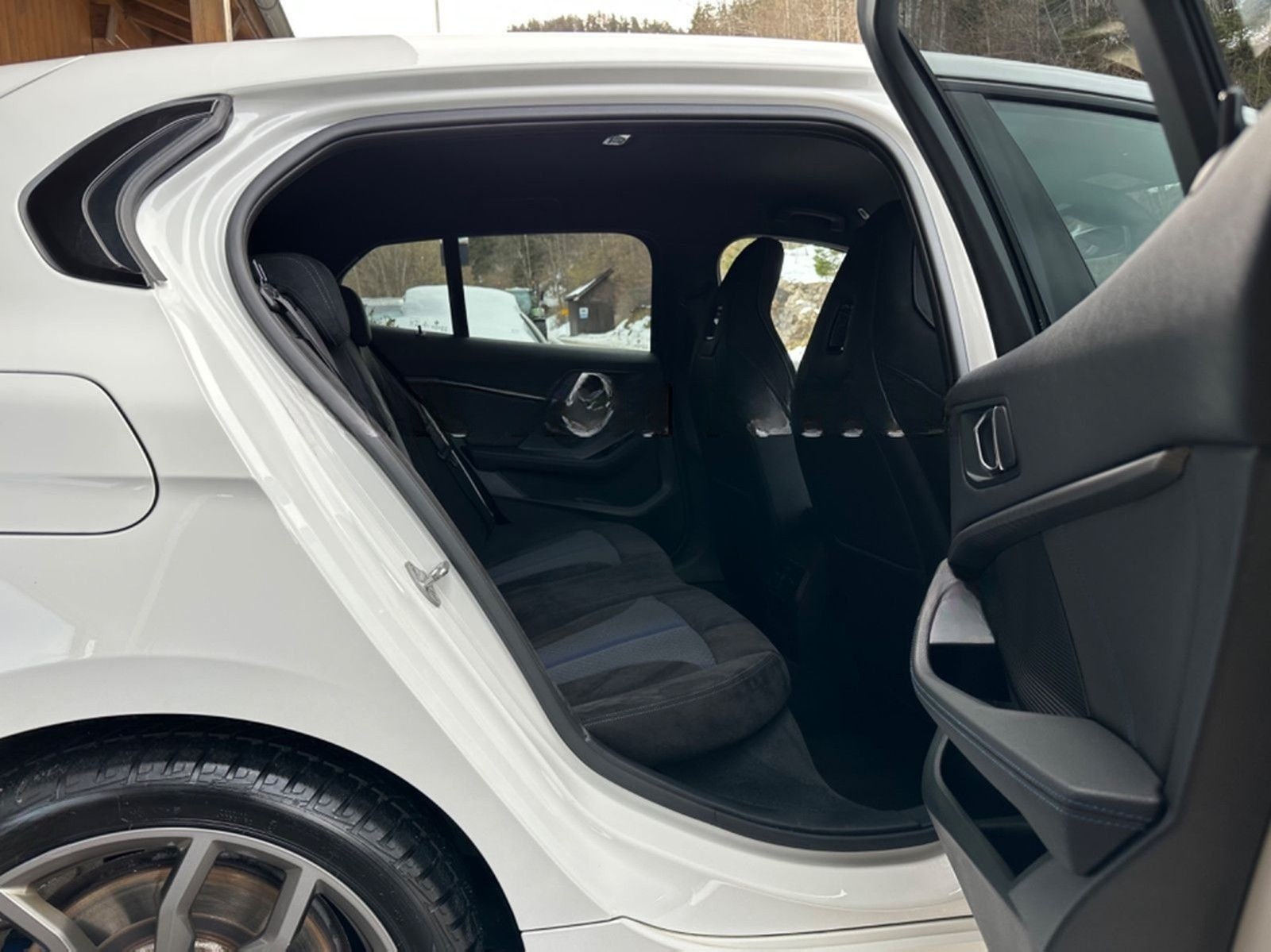 BMW M135 i xDrive Lim Aut Navi Temp LED foto 19