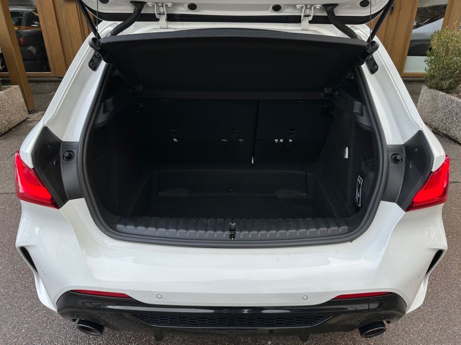 BMW M135 i xDrive Lim Aut Navi Temp LED foto 24