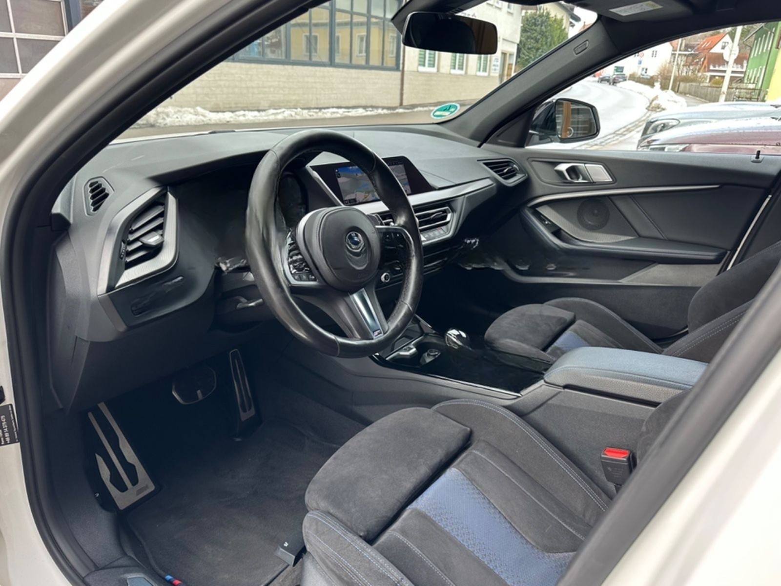 BMW M135 i xDrive Lim Aut Navi Temp LED foto 8