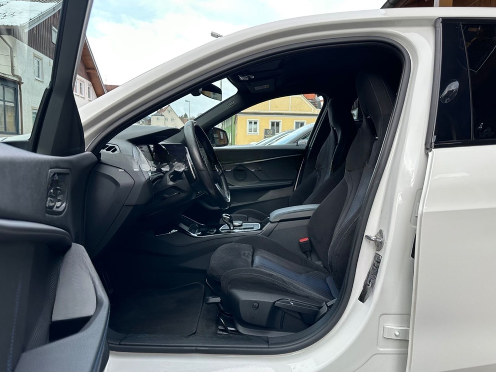 BMW M135 i xDrive Lim Aut Navi Temp LED foto 10