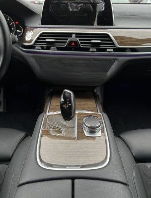 BMW 740i M-Sport NAV+LED+SHZ+HiFi+KAMERA+2Hd+WLAN+PP foto 12
