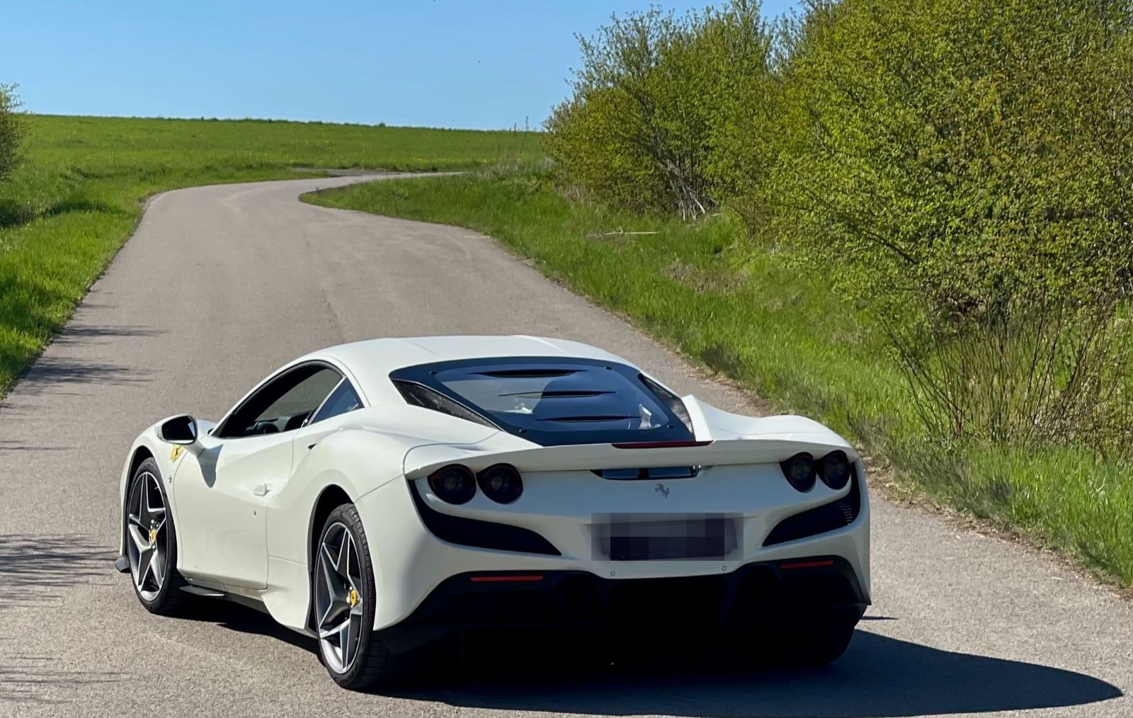Ferrari F8 Tributo*1.HAND*LIFT*RACINGSITZE*NW-Garantie* foto 2