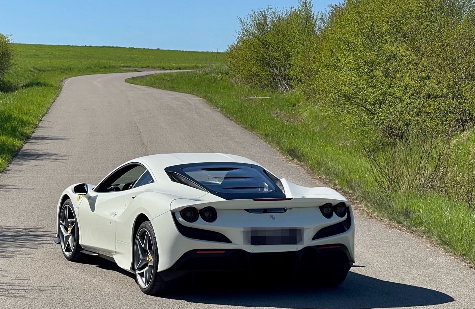 Ferrari F8 Tributo*1.HAND*LIFT*RACINGSITZE*NW-Garantie* foto 11