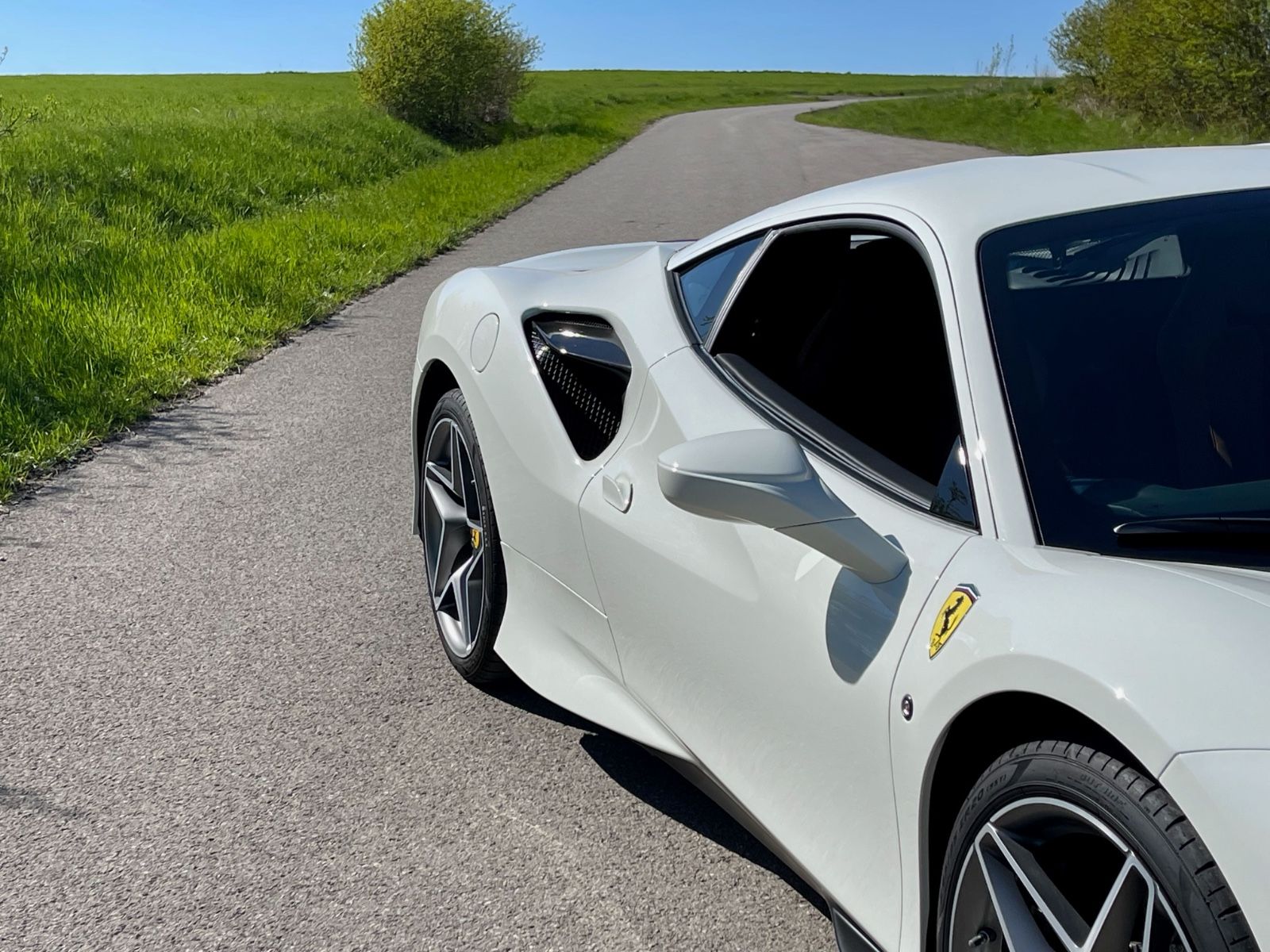 Ferrari F8 Tributo*1.HAND*LIFT*RACINGSITZE*NW-Garantie* foto 21