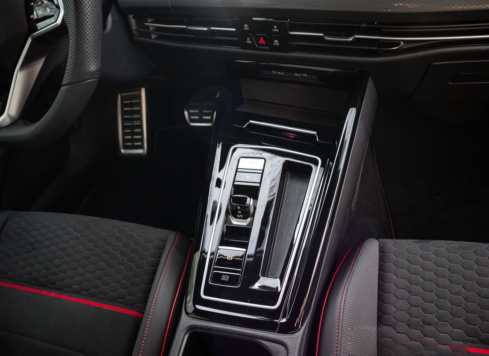 Volkswagen Golf VIII GTI Clubsport 2.0 TSI LED+ Navi ParkPi foto 17
