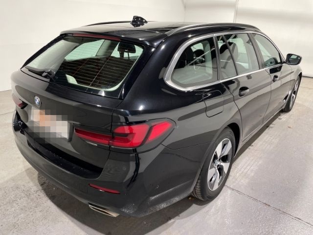 BMW 520 D Touring Automatik EU6d Leder LED ACC Navi  foto 3