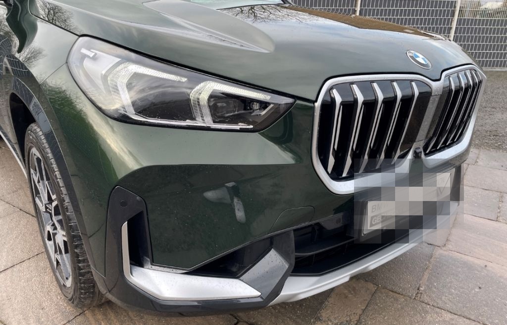 BMW X1 xDrive23i xLine DrivAssisProf HUD AHK Keyless foto 2