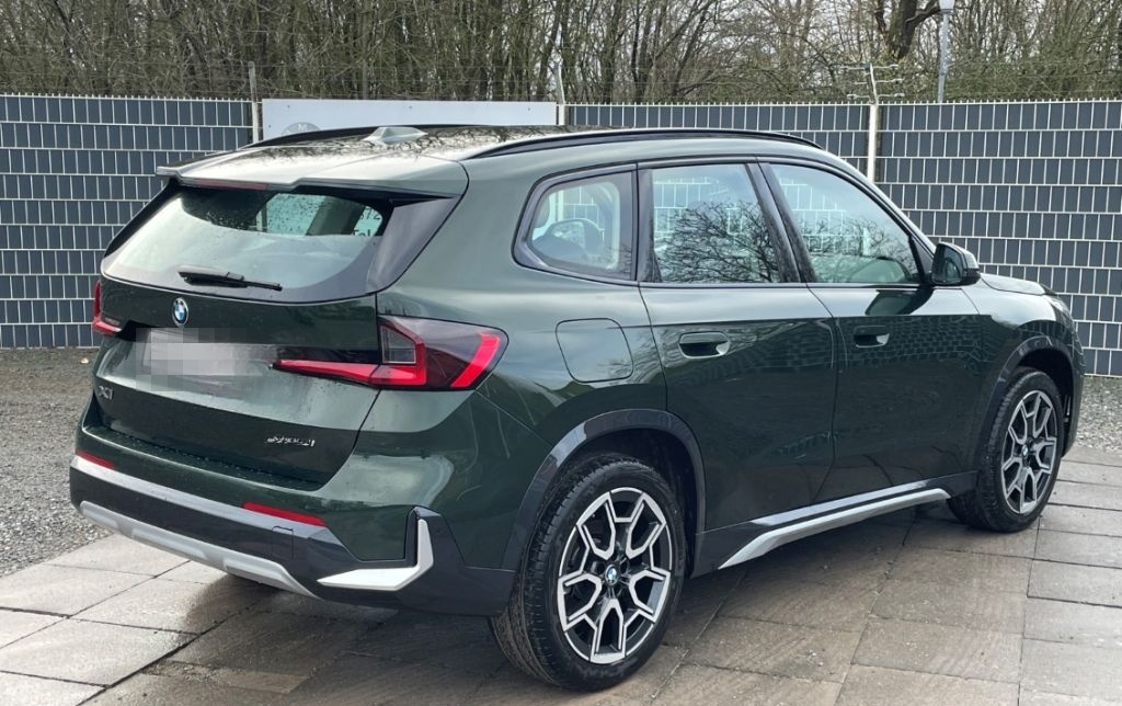 BMW X1 xDrive23i xLine DrivAssisProf HUD AHK Keyless foto 11