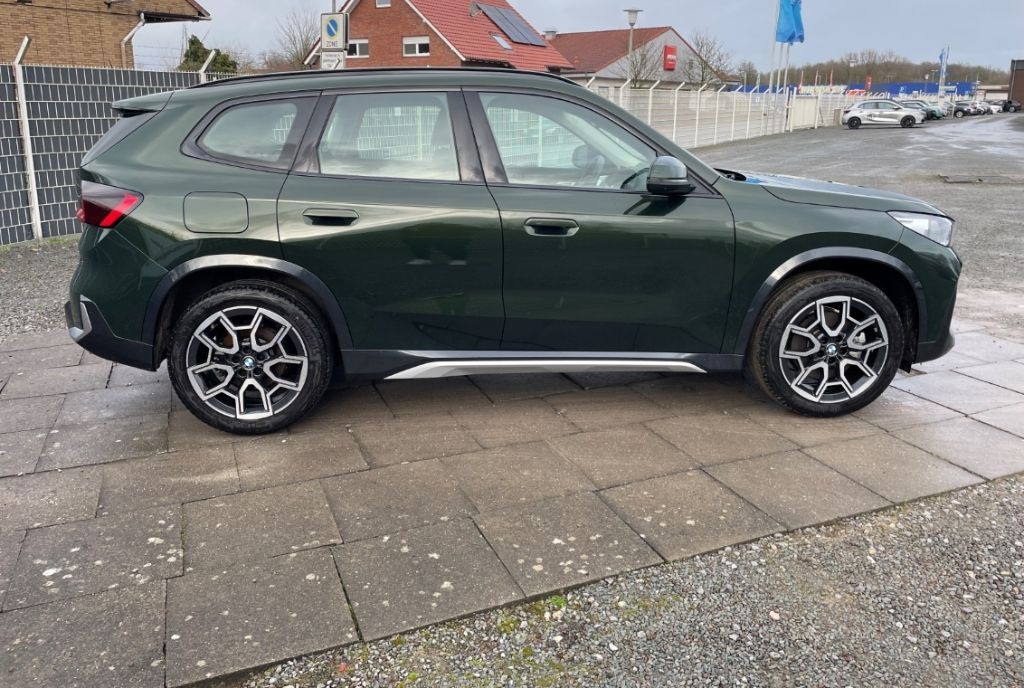 BMW X1 xDrive23i xLine DrivAssisProf HUD AHK Keyless foto 3