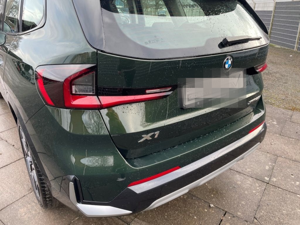BMW X1 xDrive23i xLine DrivAssisProf HUD AHK Keyless foto 5
