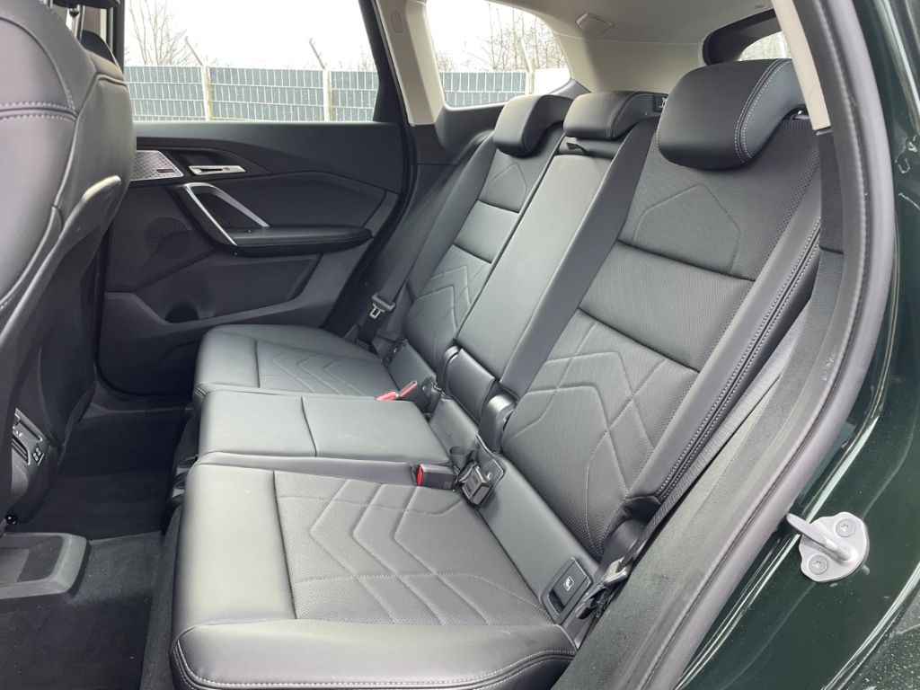 BMW X1 xDrive23i xLine DrivAssisProf HUD AHK Keyless foto 7