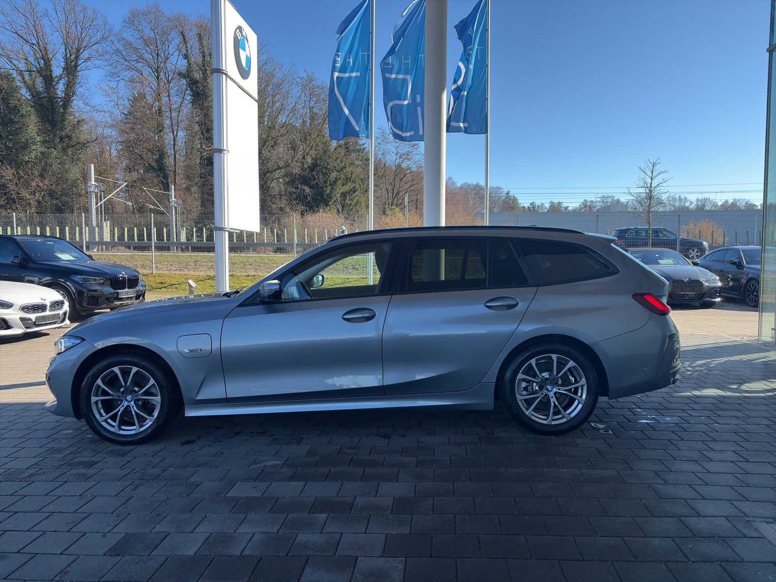 BMW 330e xDrive Touring ACC 360° Sportsitze SH foto 15