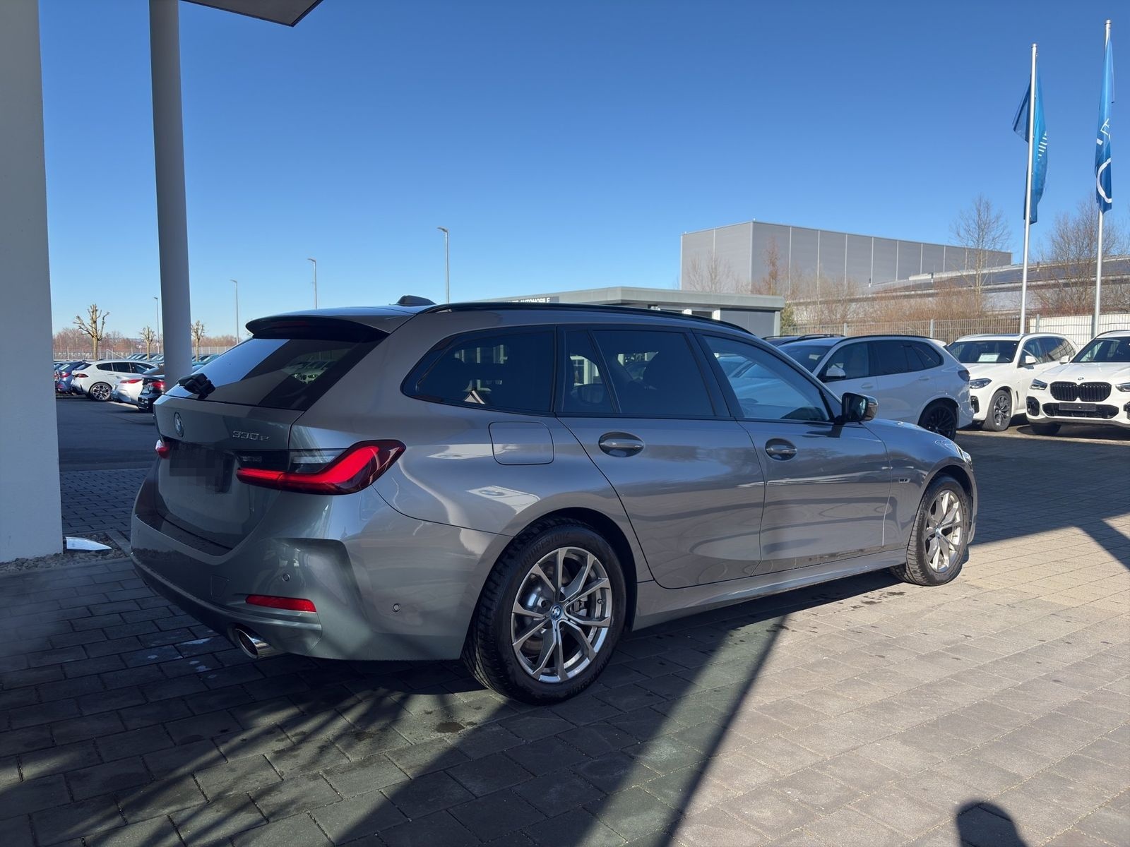 BMW 330e xDrive Touring ACC 360° Sportsitze SH foto 6