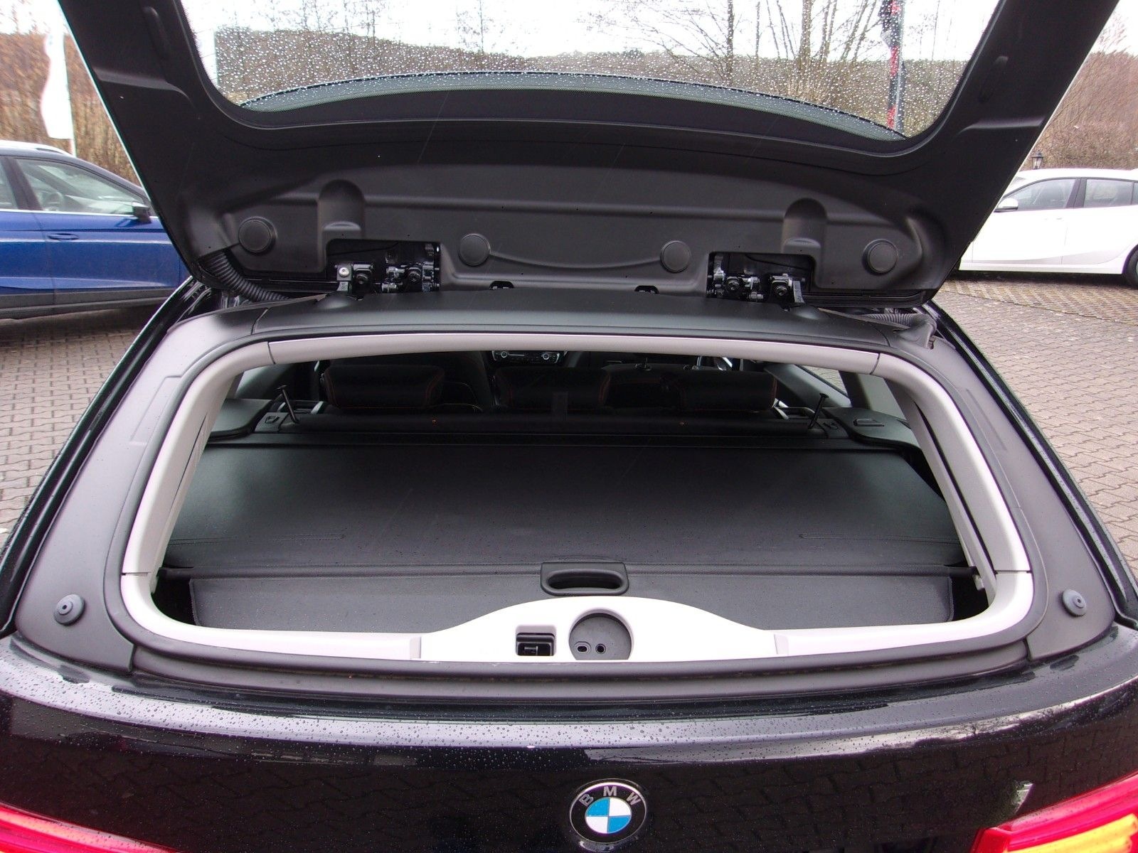 BMW 318i  Automatic  Touring Sport Line foto 11