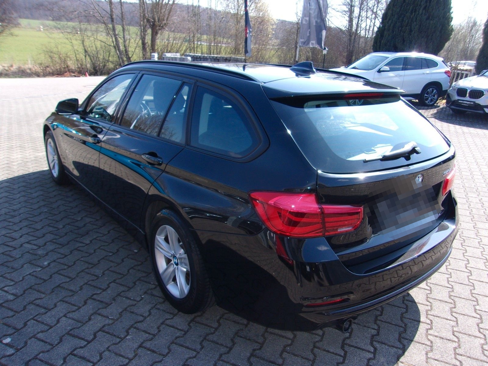 BMW 318i  Automatic  Touring Sport Line foto 4