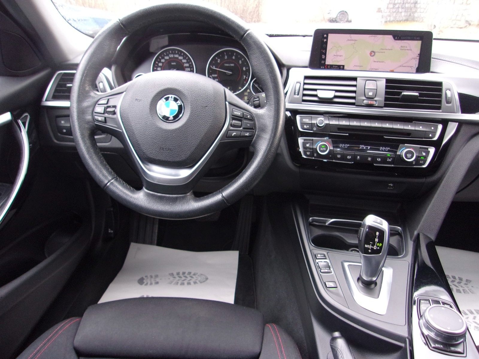 BMW 318i  Automatic  Touring Sport Line foto 8
