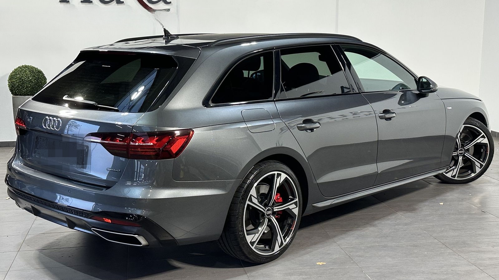 Audi A4 Avant 45 TFSI Qu S-Line Black NAV+LED+19ZOLL foto 4