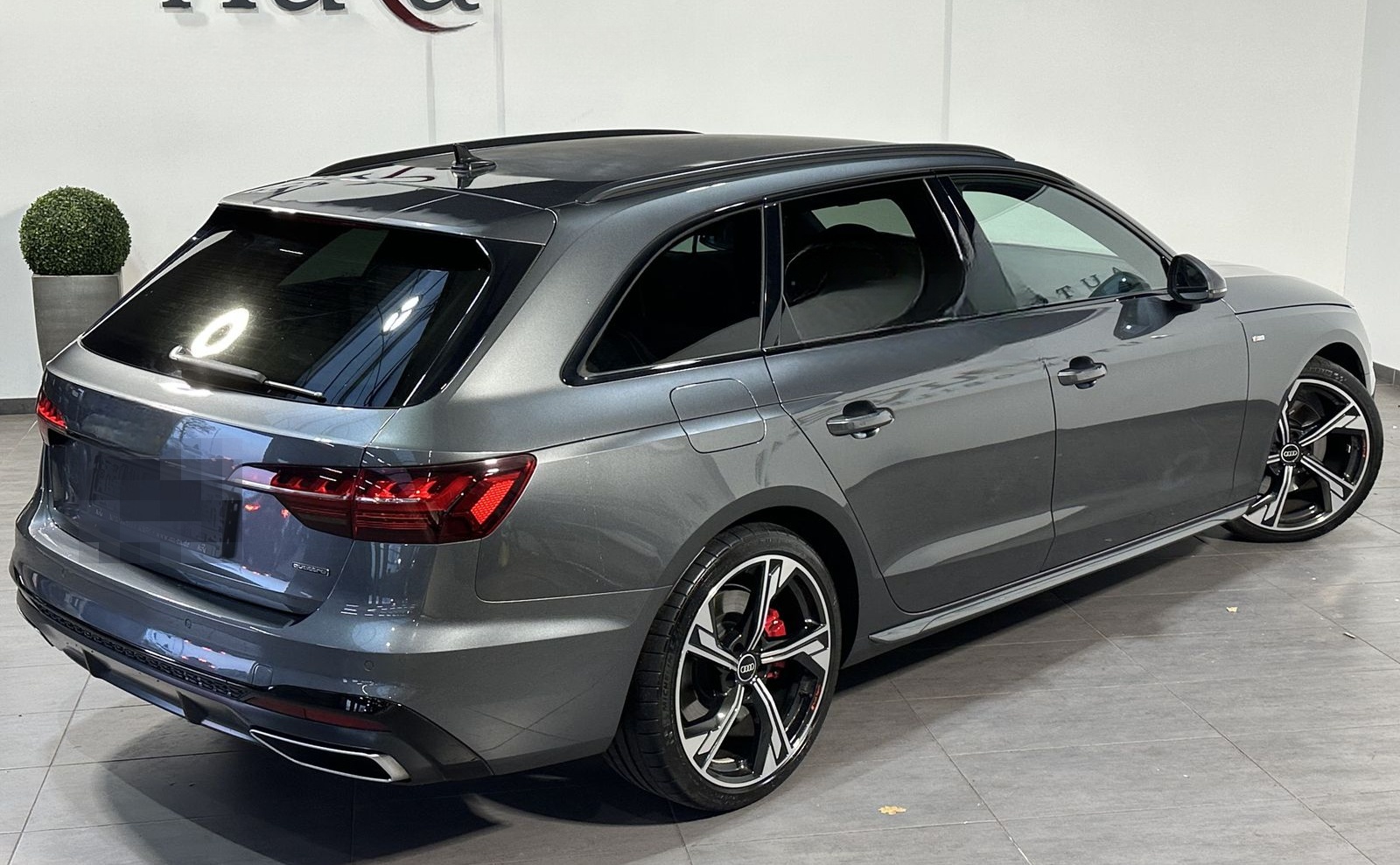Audi A4 Avant 45 TFSI Qu S-Line Black NAV+LED+19ZOLL foto 5