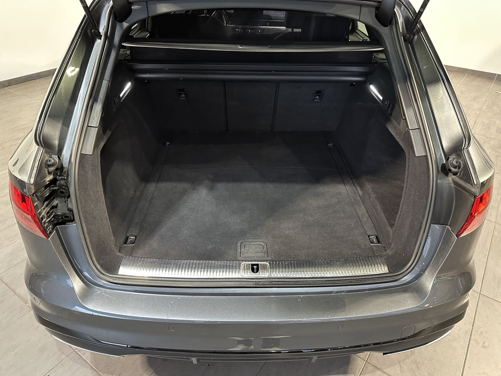 Audi A4 Avant 45 TFSI Qu S-Line Black NAV+LED+19ZOLL foto 6