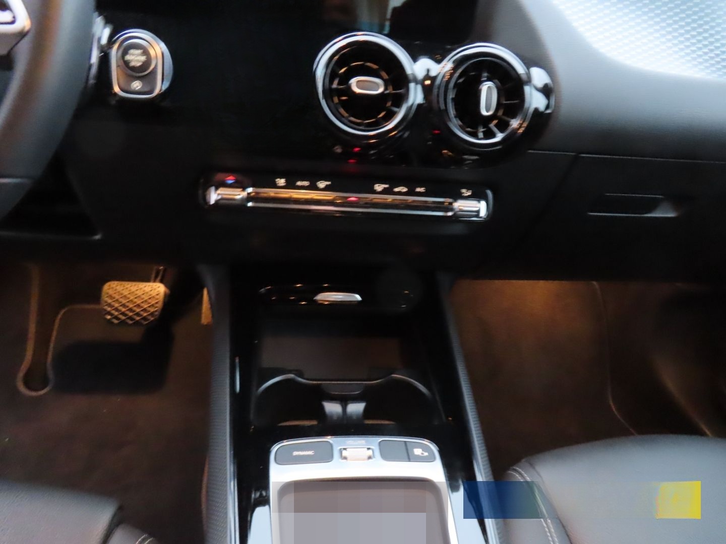 Mercedes-Benz GLA 180 Aut. NAVI+LED+RFK+SHZ+AAC+TEMP+ALU+MBUX foto 14