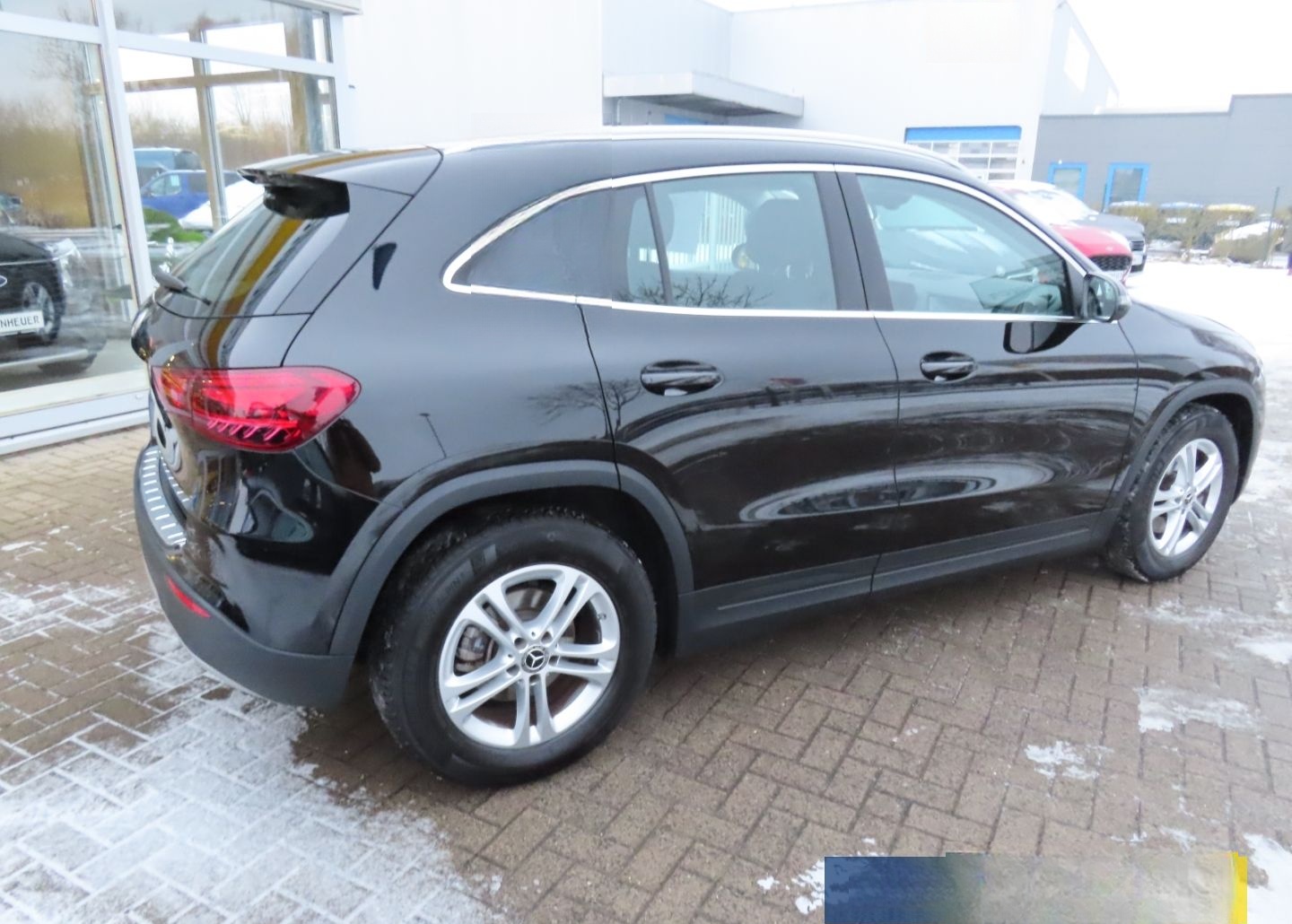 Mercedes-Benz GLA 180 Aut. NAVI+LED+RFK+SHZ+AAC+TEMP+ALU+MBUX foto 4
