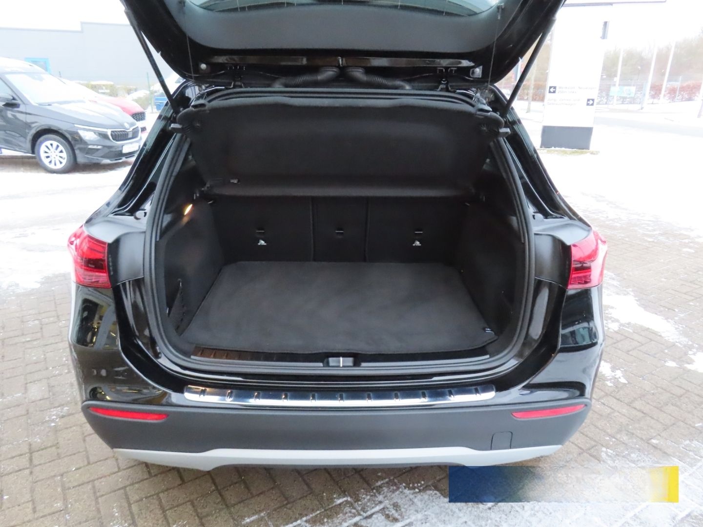 Mercedes-Benz GLA 180 Aut. NAVI+LED+RFK+SHZ+AAC+TEMP+ALU+MBUX foto 9