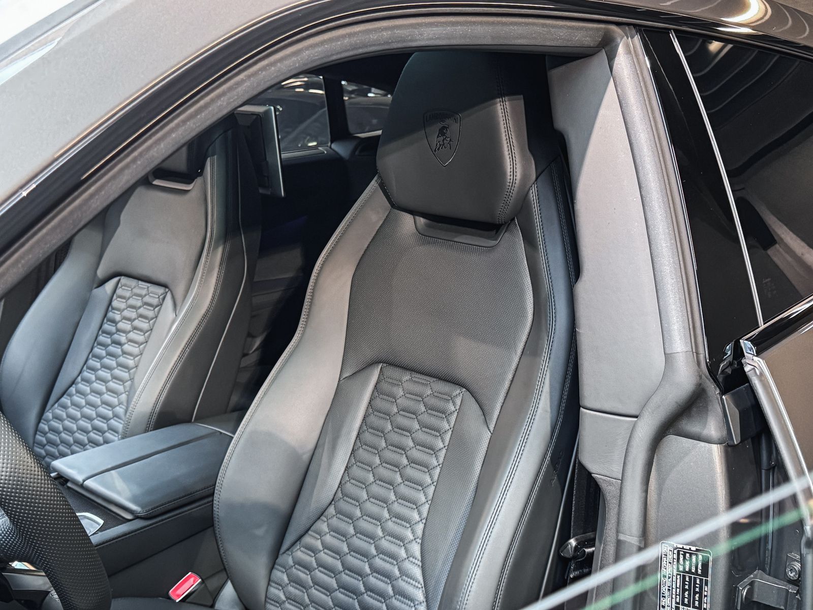 Lamborghini Urus Cabon+RearSeat+B&O foto 13